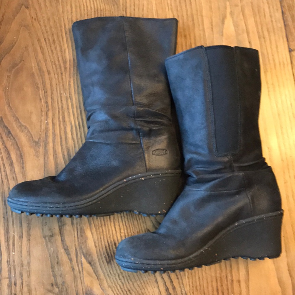 Keen oiled leather mid calf boot. Black size 37